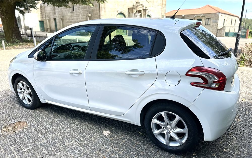 Peugeot 208 — fotografia 4