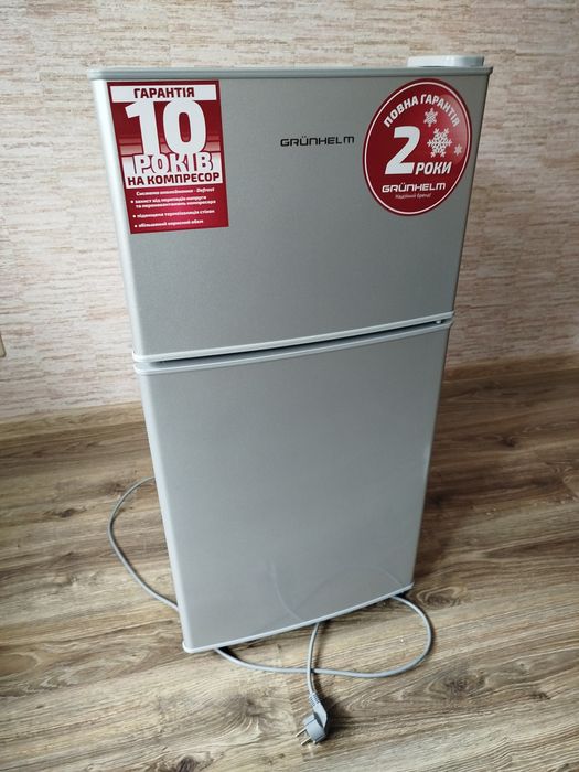 холодильник Grunhelm TRF-S86M44-S двокамерний  86 літрів сірий