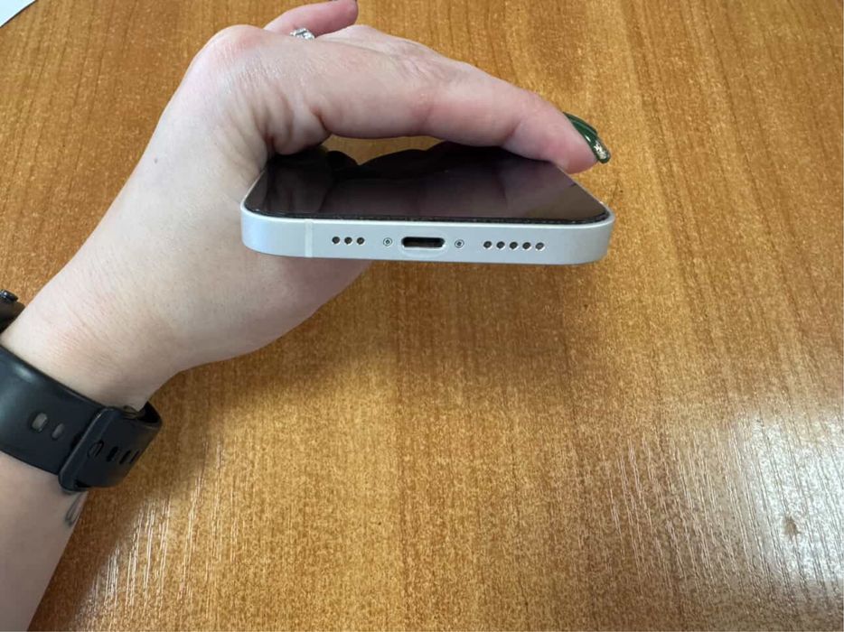 iPhone 13, 128 GB, ідеальний стан, батарея 83% + подарунки