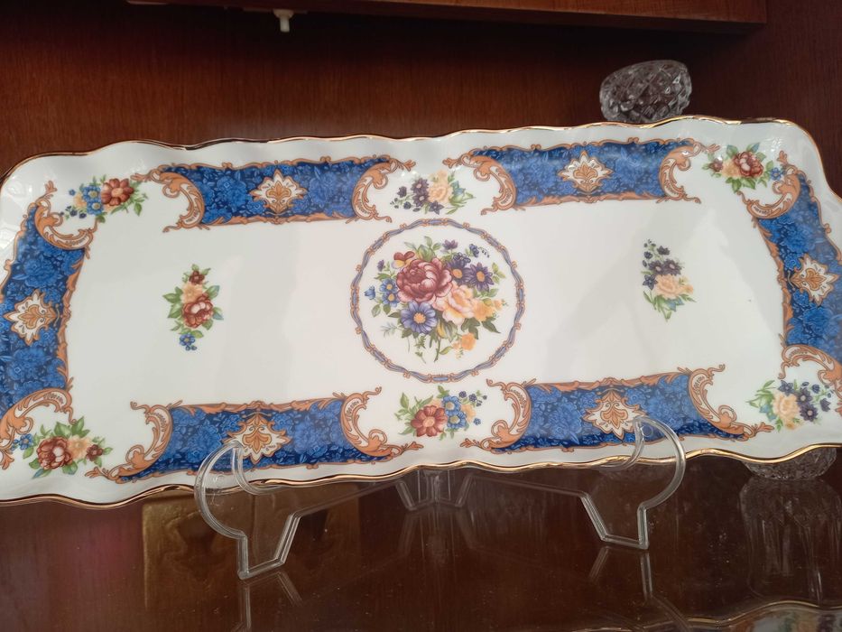 Vendo conjunto elegante de Bule e Prato em Porcelana Vizavi (estilo Limoges) e Vista Alegre