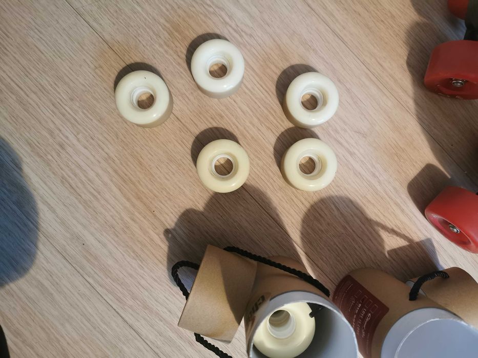 Wrotki Roces White Classic 38 + zestaw miękkich kółek Chaya