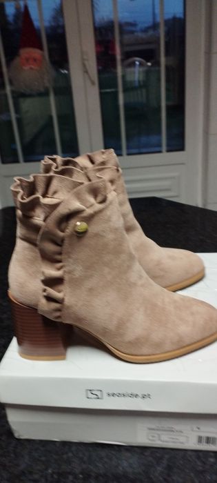 Botins novos tam. 36