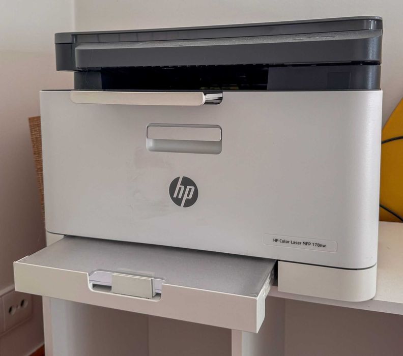 Impressora HP Color Laser MFP 178nw - com 2 anos