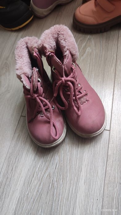 Buty na zimę dla dziewczynki z futerkiem rozmiar 26 dla wkładki 16cm