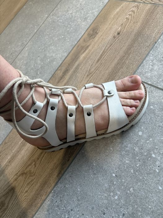 Босоніжки літні з завʼязками