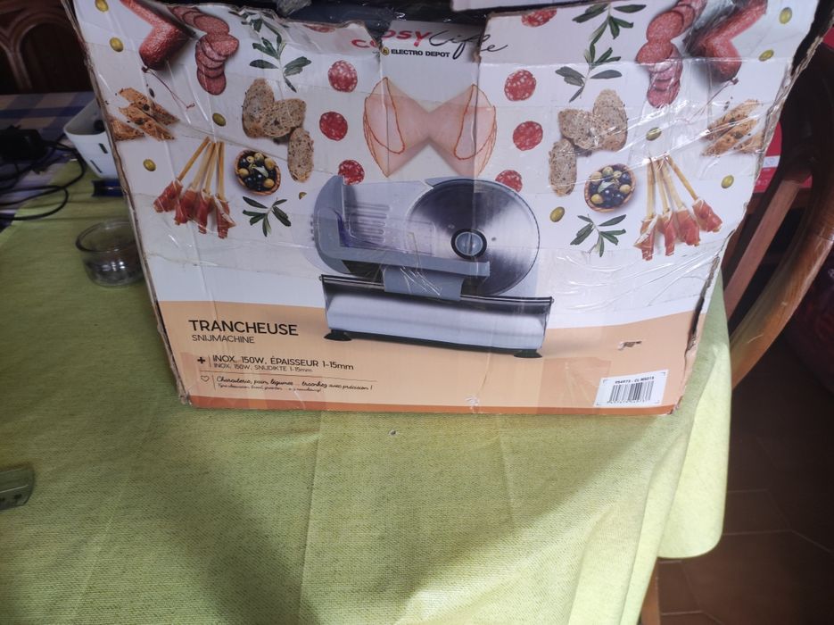 Máquina de cortar fiambre e outros