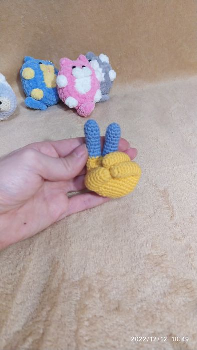 Брелки ручной работы, брелок вязаный брелок ладошка брелок дуля