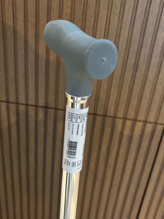Bengala/muleta tripé de alumínio nova