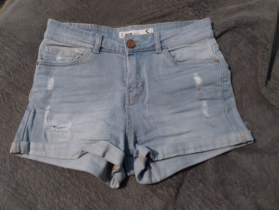 spodenki jeansowe jasno niebieskie na lato damskie