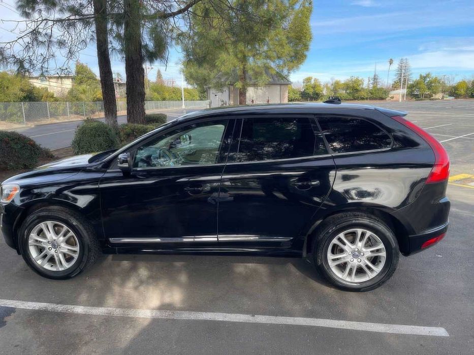 Volvo XC60      2016