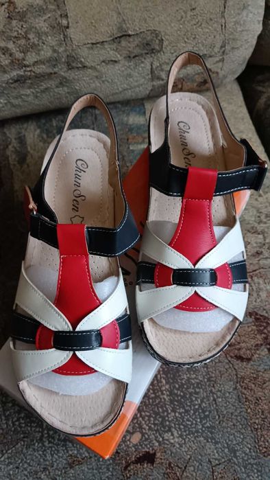 Босоніжки натуральна шкіра р.41,5 устілка 27см