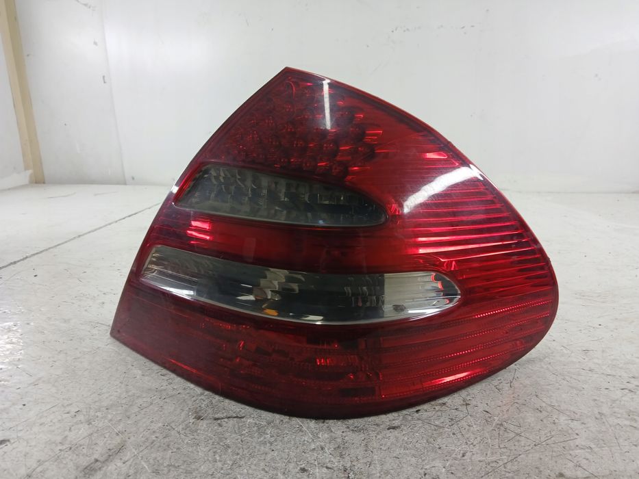 mercedes w211 sedan lampa prawa tył sedan