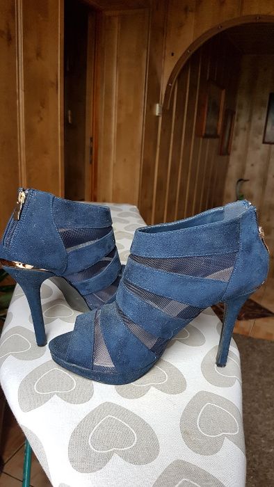 Buty r 41 zamszowe wys obcas niebieskie,