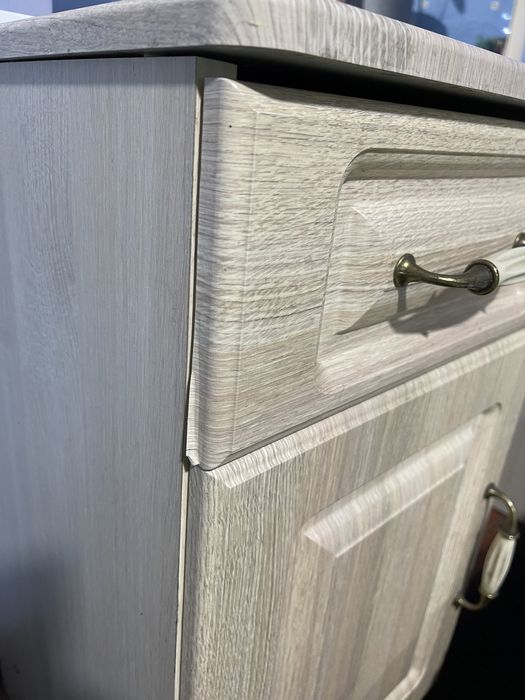 Трюмо, туалетний столик, косметичний столик