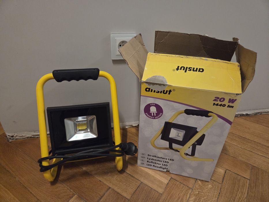 Lampa robocza warsztatowa LED 20 W IP65 przenośna statyw regulacja