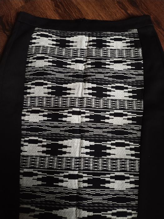 Elegancka ołówkowa spódnica, Reserved, rozmiar 34. Czarno kremowa