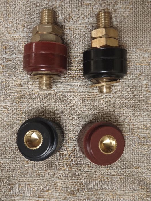 Продам бакелитовый клемник М8