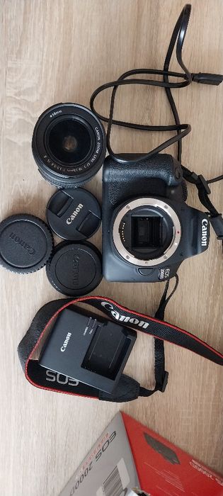 Фотокамера дзеркальна Canon EOS 2000D + 18-55 IS II (2728C008)