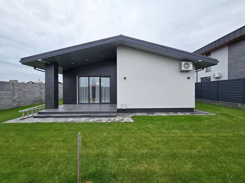 Одноповерховий будинок в КМ 141 м2 з газом новий ремонт с. Ходосівка