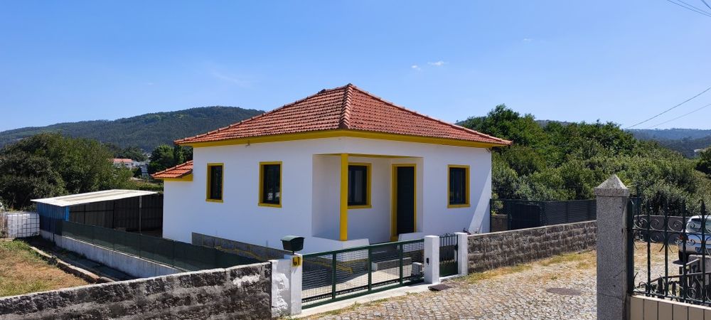 CASA T2 com garagem e jardim