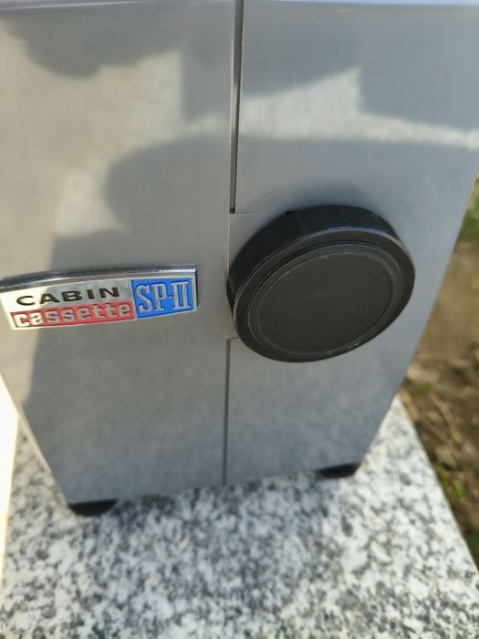 leitor de cassetes e outro