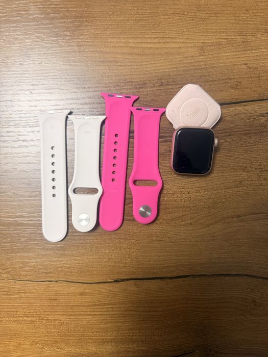 Смарт-годинник Apple Watch Series 5 GPS 40mm Gold Aluminum