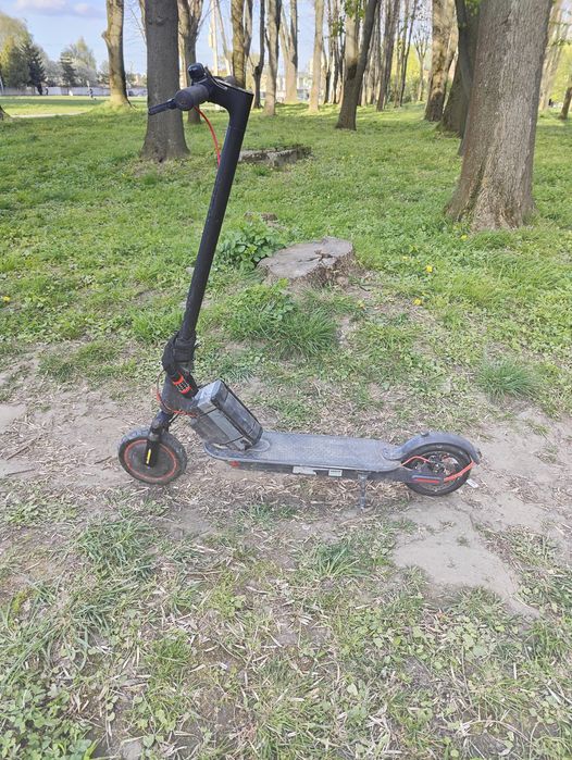 Проїжджає 90км електросамокат Xiaomi mi electric scooter pro