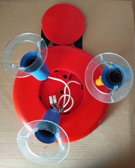 Candeeiro de teto para quarto de criança com 3 focos e 1  individual.