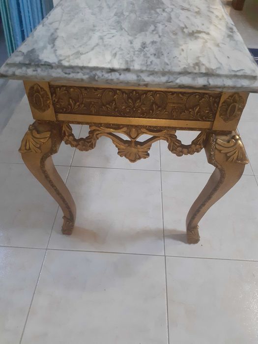 Mesa vintage com tampo em marmore