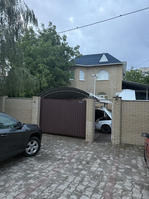 Продам  дом 130 кв м участок 6 соток пл. Востания