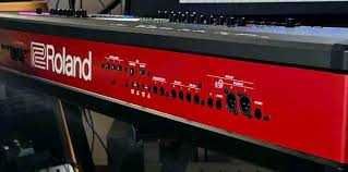 ROLAND FANTOM 8 Synthesiser Workstation