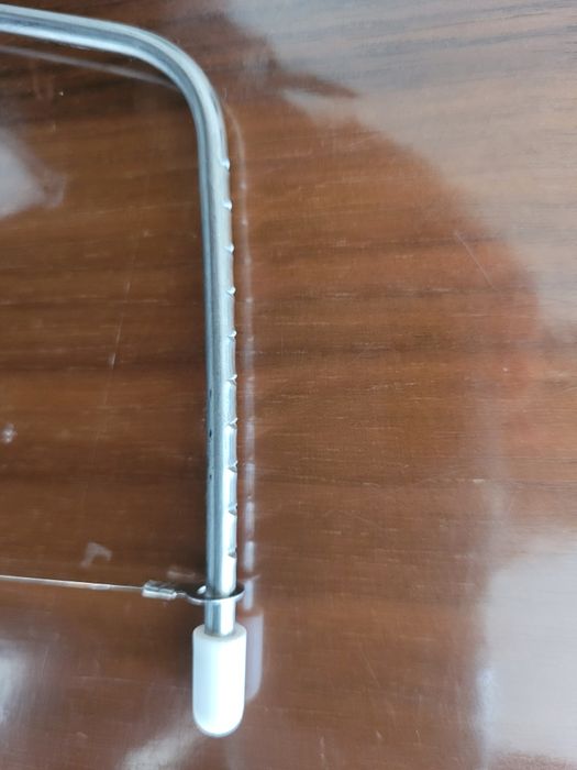 Nóż strunowy do biszkoptu