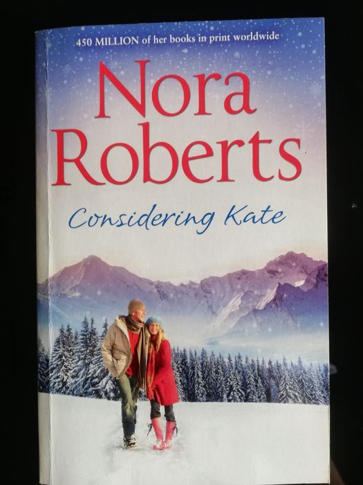 Considering Kate - Nora Roberts