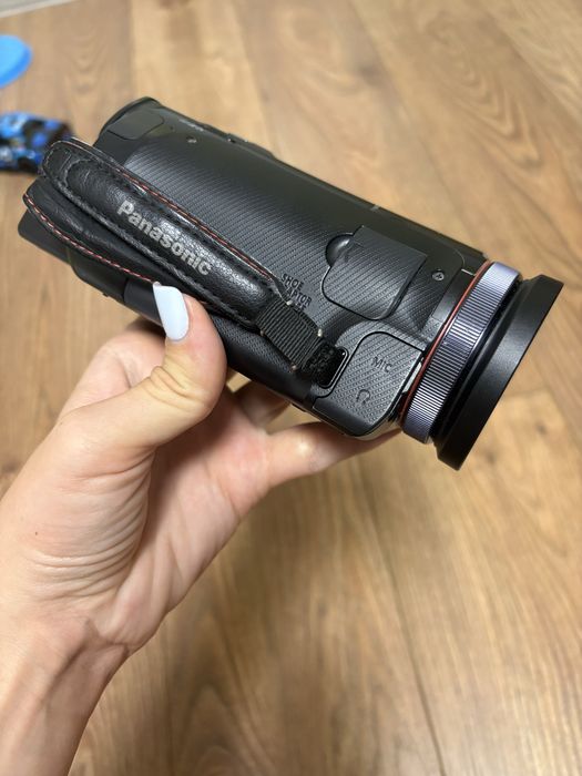 Продам відеокамеру Panasonic HC-X920 Full HD стан нової