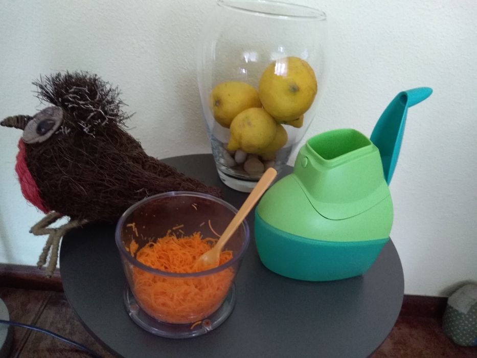 Tupperware/mealheiro em pele