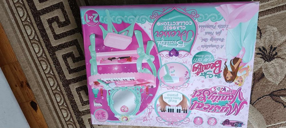 Toaletka dla małej dziewczynki 3 latka