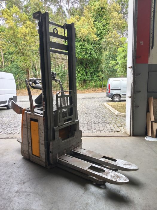 1750€+IVA ,  Stacker Still ,2000kg ,Elev 3,60mt,(  Empilhador Porta Paletes  )
