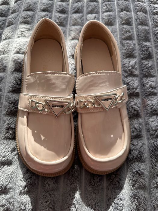 Лофери на дівчинку