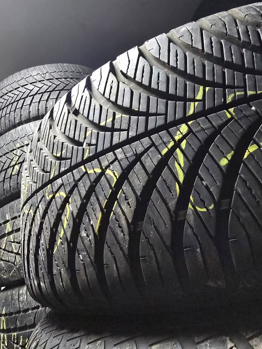 215/55R17 Goodyear Vector4season GEN-2 24р