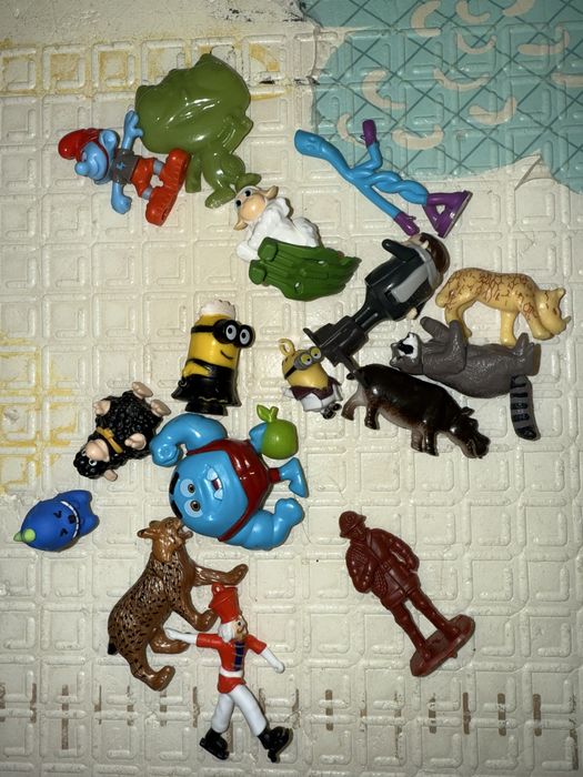 Лот дитячих іграшок фігурок персонажі