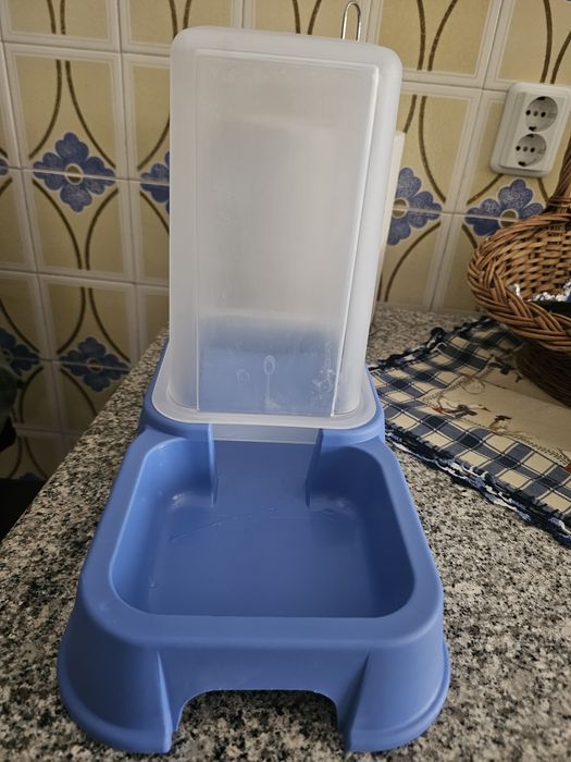 Comedouro para caes/gatos