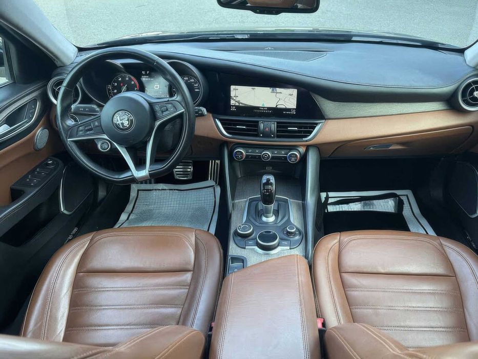 Alfa Romeo Giulia      2018