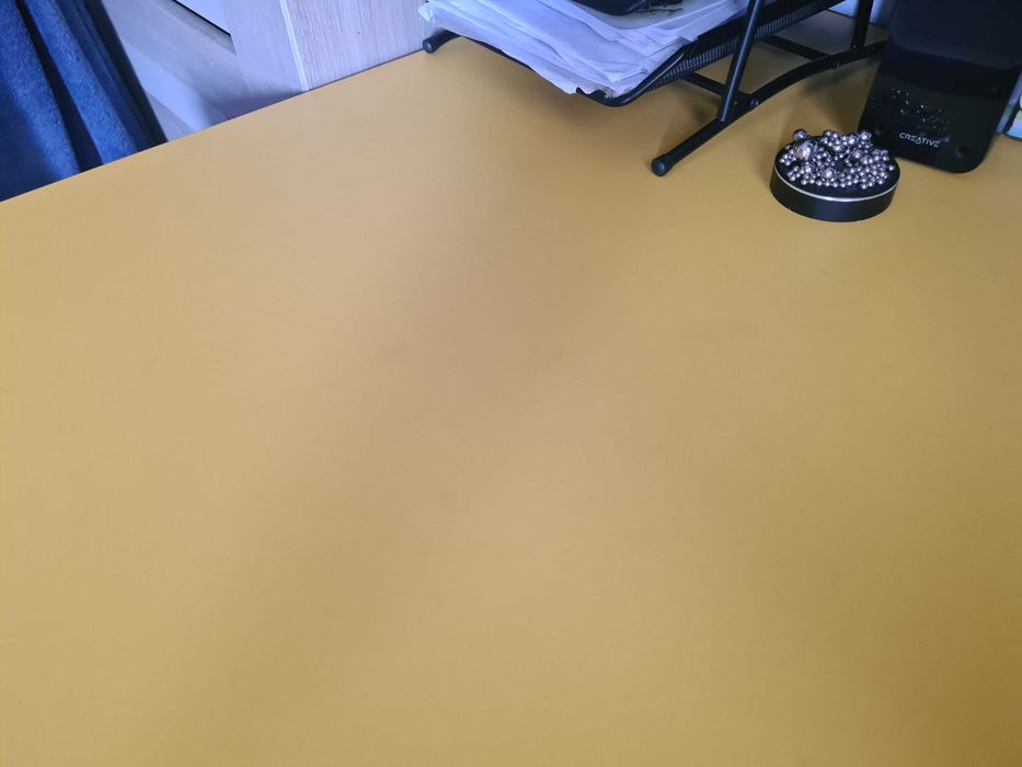 Biurko żółte duże 155cm (szer.) x 80cm (gł.) x 73,5cm (wys.)