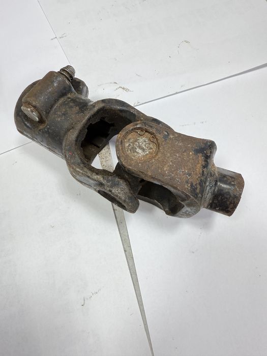 Кардан .МТЗ.ЮМЗ.Т-40 ГУК .ВОМ під кнопку на 8 шліцов