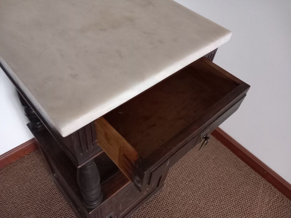 Mesa cabeceira mármore