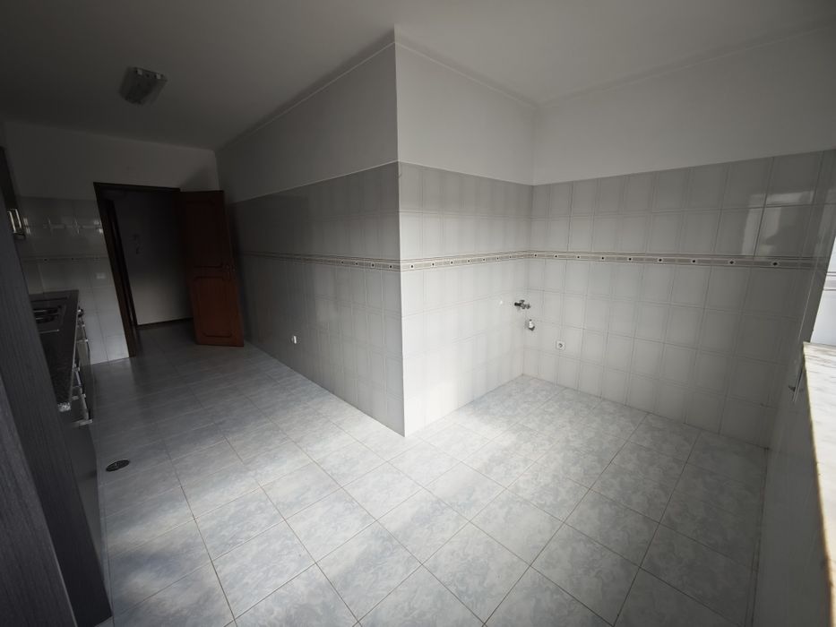 Apartamento T3 com garagem no centro de Leiria