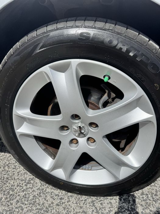 Peugeot 407 SW 2.0 HDi, de junho de 2006,