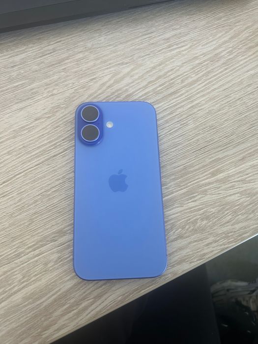 Telefon IPhone 16
