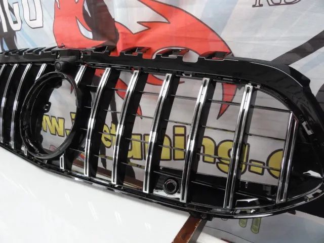 Grelha frontal em preto piano brilhante e cromado com espaço para símbolo e camera para Mercedes Classe A W177 / V177 2018-2022 Panamericana / GT-R
