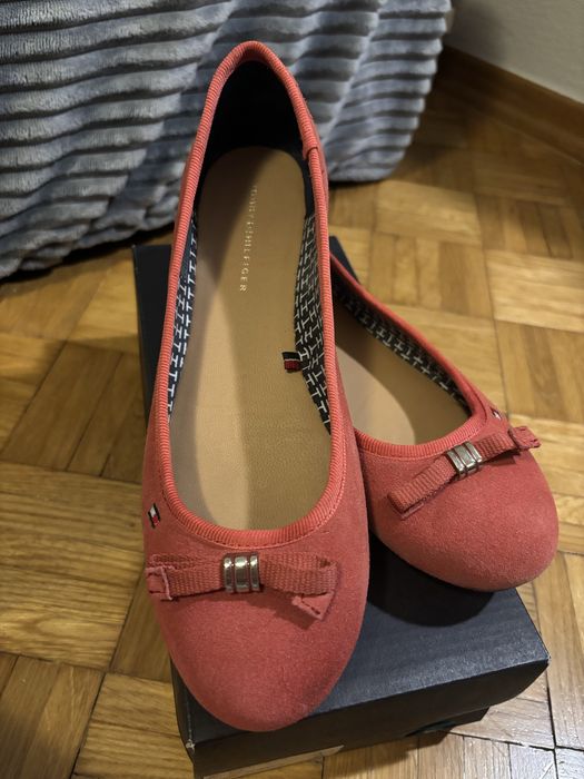 Czerwone zamszowe baleriny Tommy Hilfiger